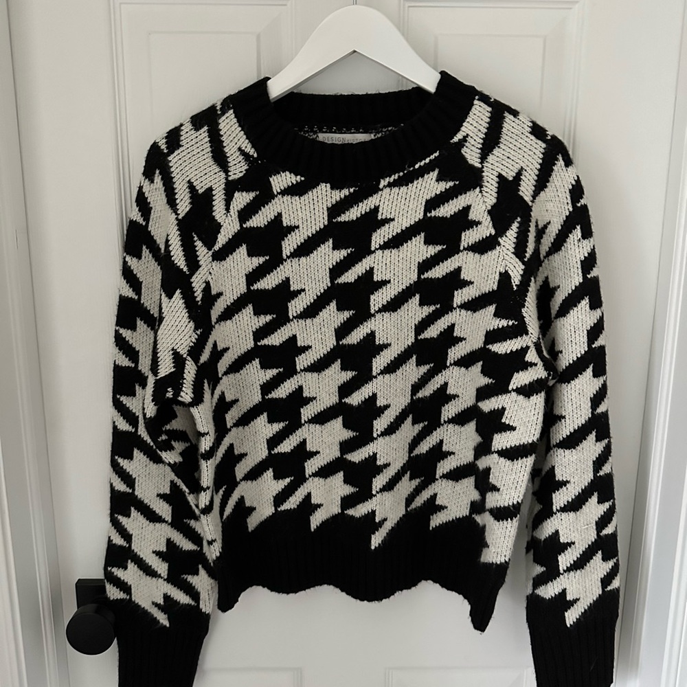 Design History Black and White Houndstooth Sweater NWOT